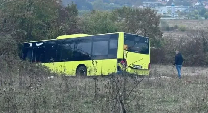 Poznati detalji teške nesreće u BiH: Nakon slijetanja autobusa na M-18 jedanaest osoba povrijeđeno