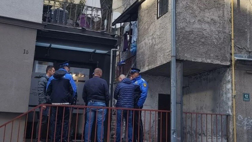 Objavljeni šokantni detalji zločina u Sarajevu: Žena pronađena mrtva u stanu, sin nakon ubistva vršio teror u gradu