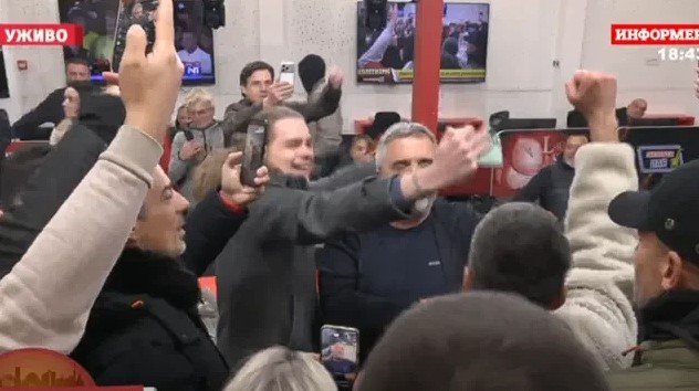 DRAMA U INFORMERU! Građani ušli u zgradu, Vučićević odmah reagovao i uputio hitan poziv!