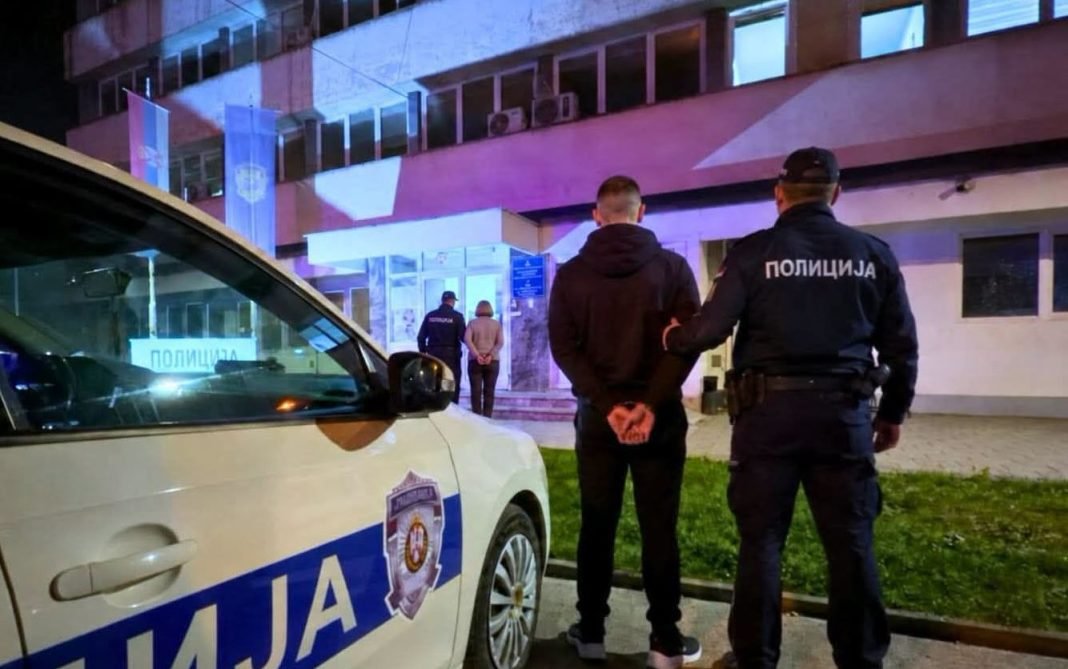 Užas u Novom Pazaru: 39-godišnjak godinu dana podvodio maloljetnicu, uhapšena i njena majka