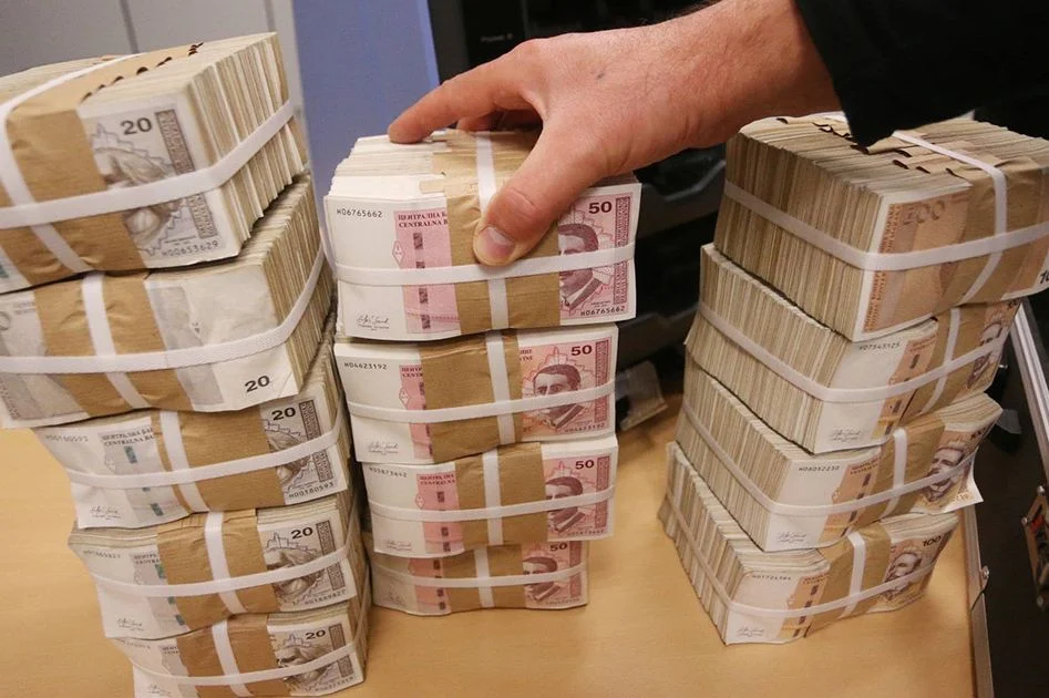 1771686470-novac-690x480