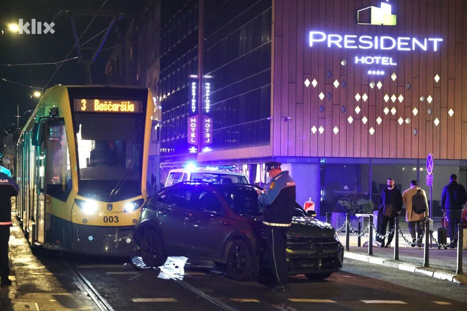 Sarajevo: Sudarili se automobil i tramvaj kod Careve ćuprije, dvije osobe prevezene na KUM