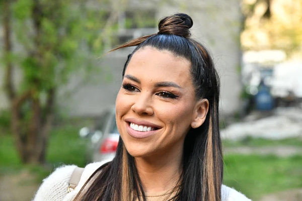 “UNAJMILA SAM OBEZBJEĐENJE, NA METI SMO” Poznata pjevačica u strahu nakon KIDNAPOVANJA kolege i bombaškog napada na Čolinu kuću: “Imam mnogo toga da kažem”