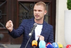 Stanivukovic-ismijao-Igora-Dodika-Dijete-u-osnovnoj-skoli-bolje-govori-sin-nije-titula-