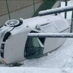 Oglasio se MUP o nesreći u Sarajevu: “VW Polo se prevrnuo, tri osobe povrijeđene”