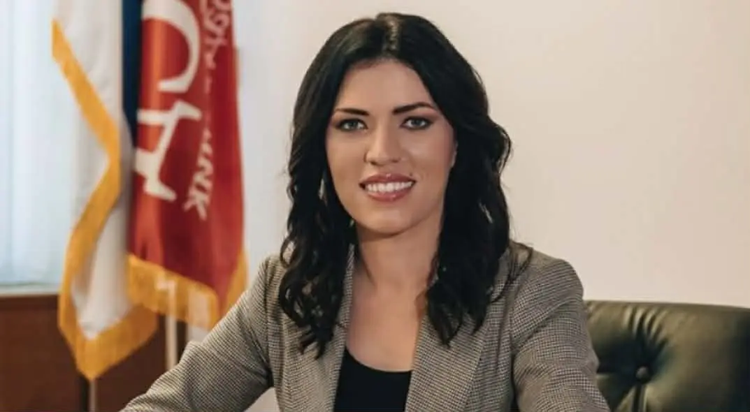 Sanja Vulić. Zaprosio me Tramp mlađi. Zatečena sam, šta da radim!?