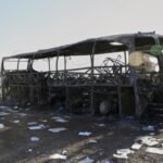PREVRNUO SE AUTOBUS KOD PRESTONICE! Poginulo najmanje 26 ljudi, spasioci ne znaju kome pre da pomognu (FOTO)
